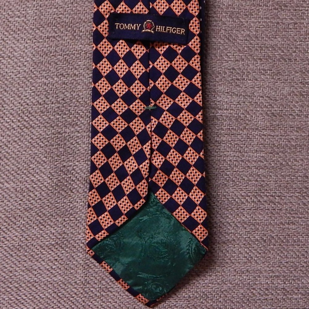 TOMMY HILFIGER Men's Tie == Dark Orange And Dark Blue Diamonds